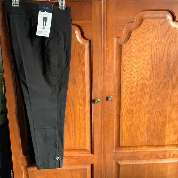 Capris - Picture 3 of 3